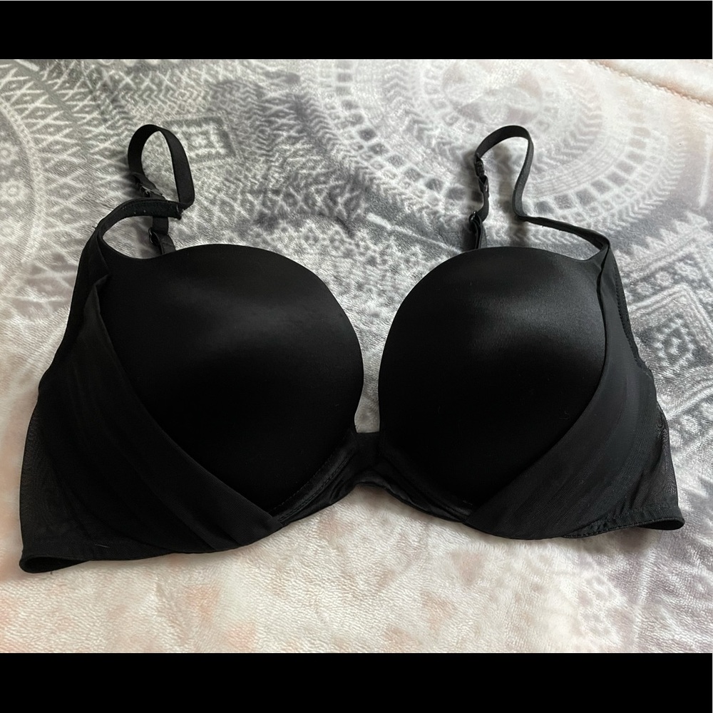 Black VS smooth to lace bra
